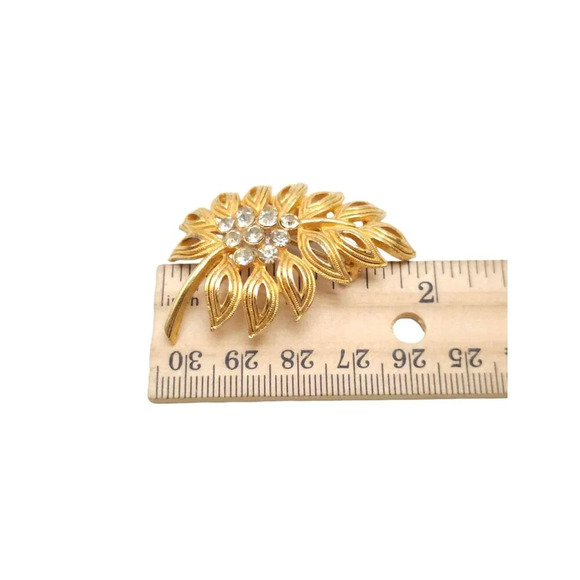 Clear Rhinestone Textured Leaf Brooch Pin Gold Tone Vintage - Picture 4 of 4
